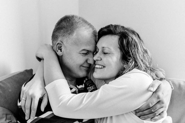 Ne plaši se žene koja galami – Plaši se one koja šuti: Kako žena kroz ljutnju pokazuje da voli