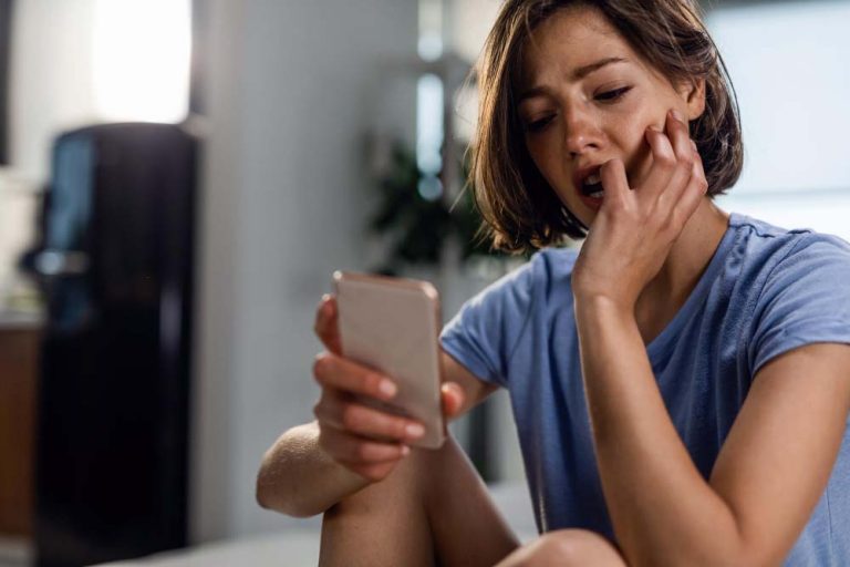KADA MUŠKARAC PRESTANE DA ZOVE I ŠALJE PORUKE: Evo šta treba uraditi ako zavlada tišina koja boli – zaštitite svoje srce
