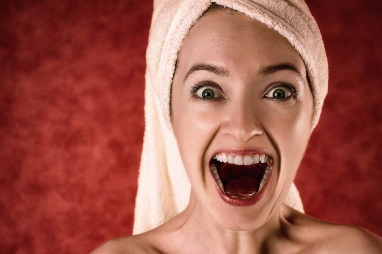 9 znakova da ste okruženi emocionalnim vampirima koji se kriju iza maske iskrenih prijatelja: OVO IH ODAJE!
