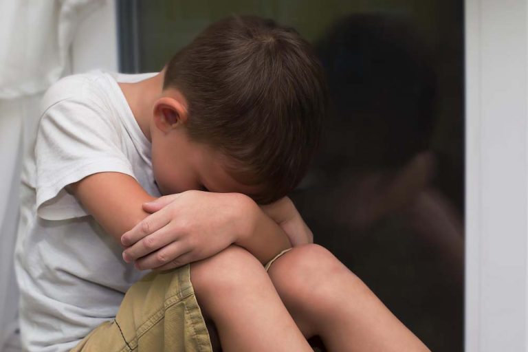 7 JASNIH ZNAKOVA DA STE LOŠ RODITELJ: Ako vaše dijete izraste u nesigurnu osobu, vi ste krivi!