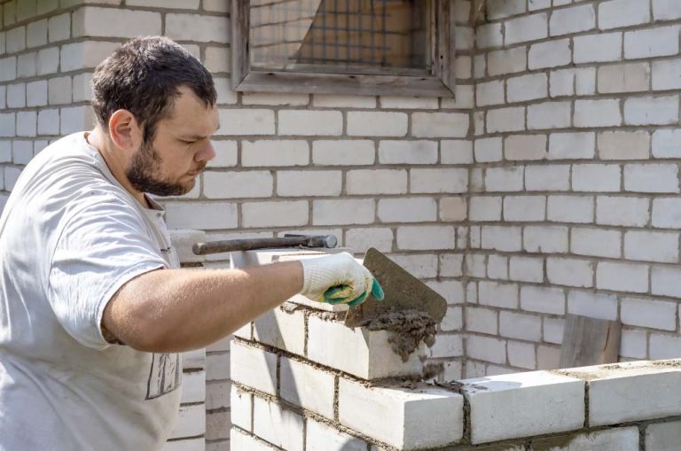 Mladi otac sam odlučio obnoviti kuću i uštedio 40.000 eura: Sve sam naučio na YouTubeu